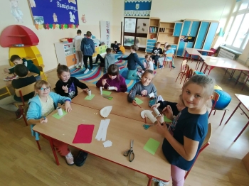 20bd8195-3337-45a9-80c6-000b2772ec2e