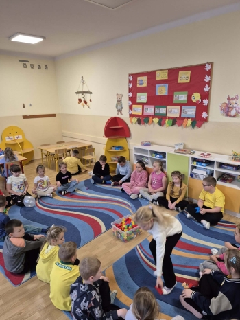 e2739f08-9dc6-4aa0-8e4b-69797573509c