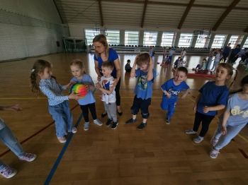 3d7043f0-64d5-43f0-957b-ff77c9cb5a0e