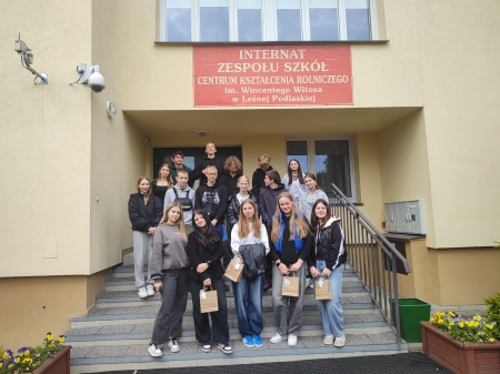Uczniowie klas ósmych na panelach edukacyjnych w ZSCKR