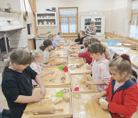 Klasy pierwsze poznają stare zawody